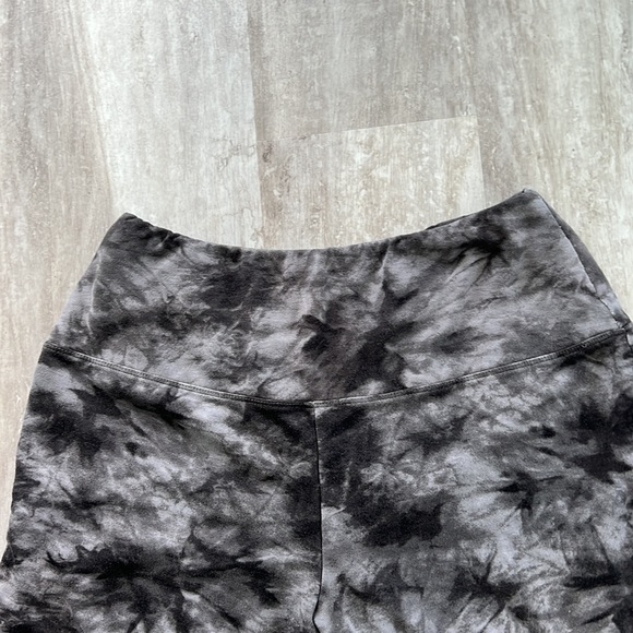Rachel Zoe womens gray&black tie dyed athletic shorts - Picture 2 of 4